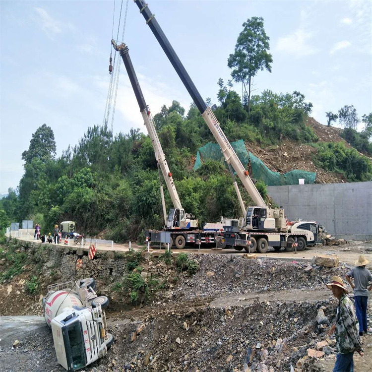 枣庄台儿庄汽车掉沟里叫吊车救援要多少钱