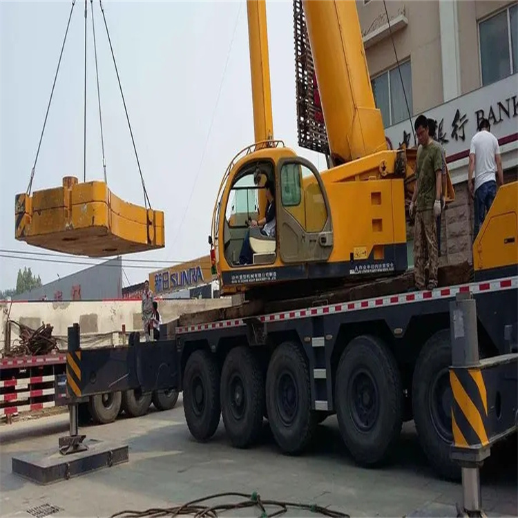 枣庄台儿庄当地吊车出租|机器吊装|75吨|工厂搬迁服务